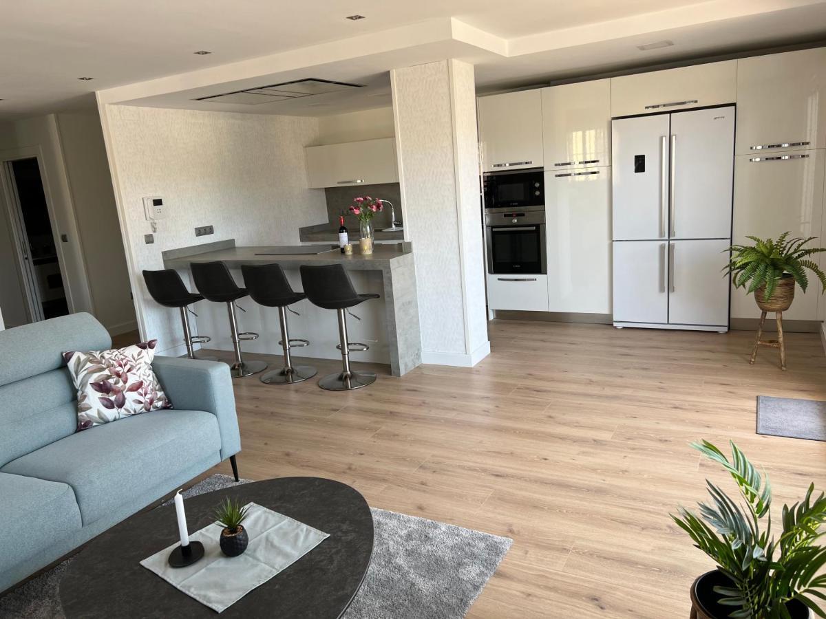 Luxury 190M2 Amplio Apartamento Moderno Con Terraza En La Azotea De 50M2 Junto A La Playa, En El Centro De Torre Del Mar, Malaga, Modern Large Apartment With 50M2 Roof Terrace By The Beach, Right In The Center Of Torre Del Mar, Malaga Bagian luar foto